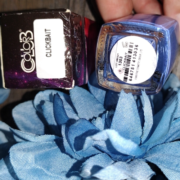 Color Club Nail Lacquer in Clickbait NWT - Picture 4 of 6